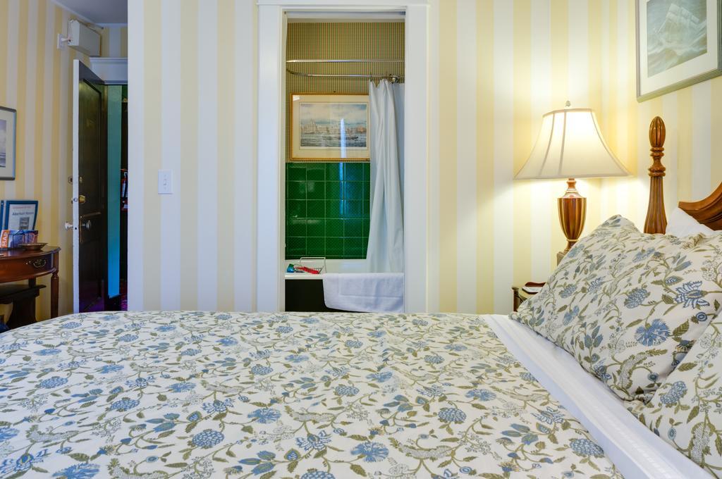 Calgary Westways Guest House Phòng bức ảnh