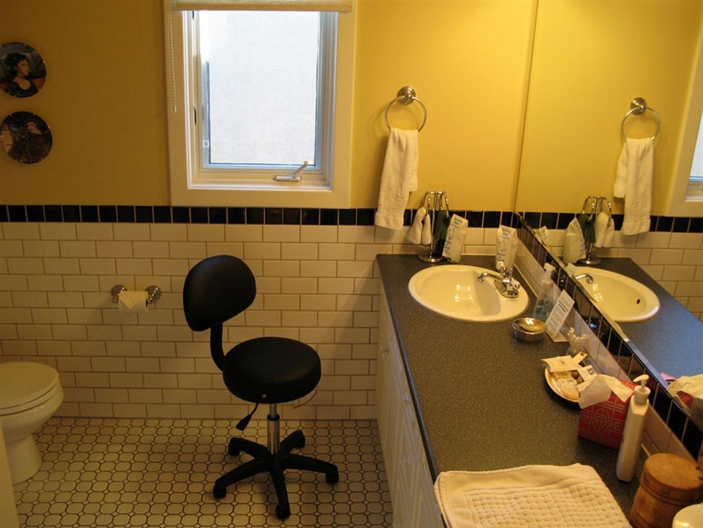 Calgary Westways Guest House Ngoại thất bức ảnh