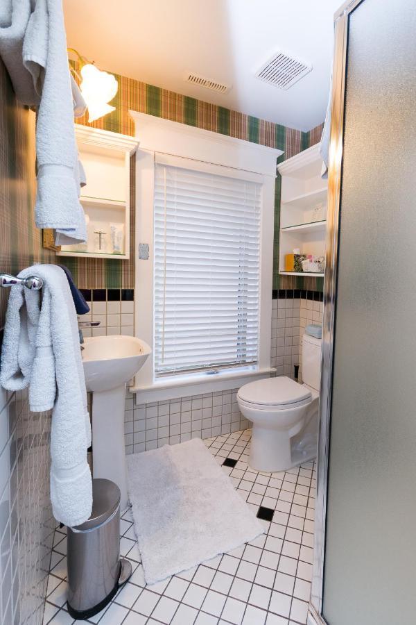 Calgary Westways Guest House Ngoại thất bức ảnh